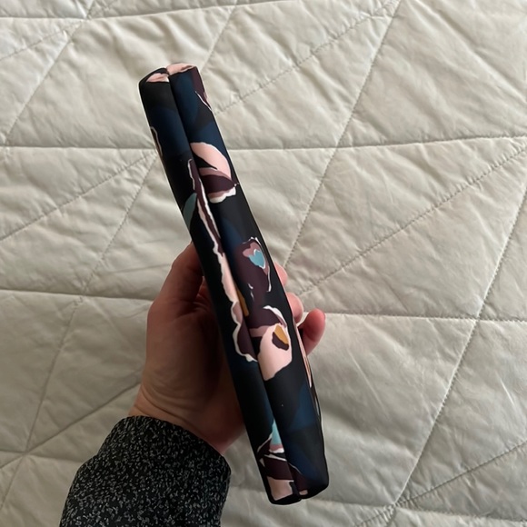 KATE SPADE Double Zip Wristlet Floral Medium navy blue - Picture 7 of 16